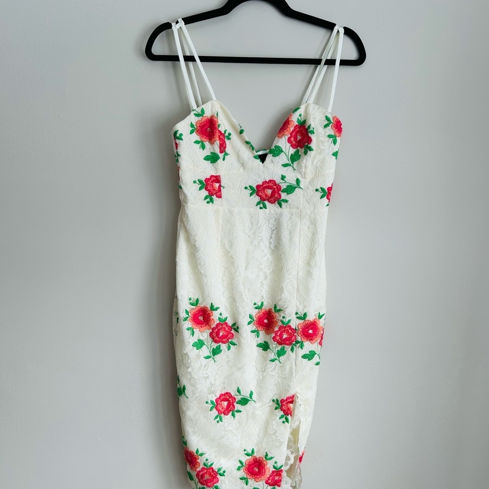 X by NBD White Floral Midi Slip Dress NWT Rose Print Lace Slit Size XS - Picture 2 of 9